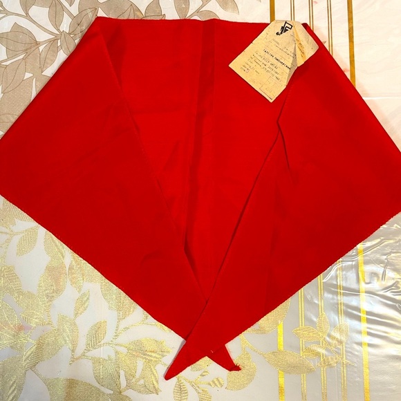 VTG Soviet PIONEER RED TIE Neckerchief +25 Badges
Lenin Comsomol - Picture 2 of 6